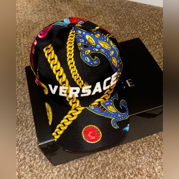 Black/chain reaction style Versace hat, smoke free home 100% authentic - Picture 1 of 3